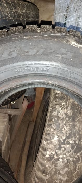 Продавам четири зимни гуми TOYO 215/70/15