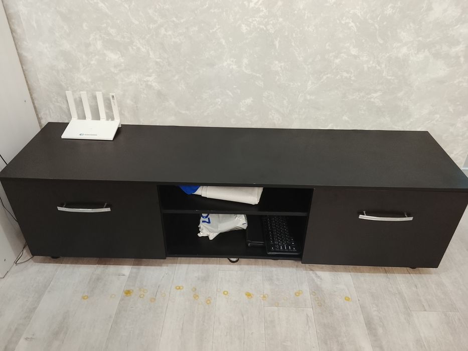 Продам тумбу под телевизор