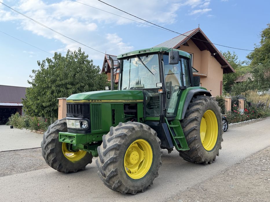Vând John Deere 6600