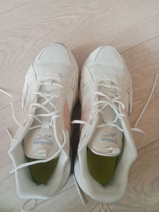 Продам женские кросовки Reebok