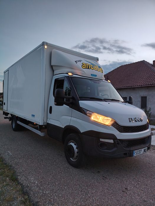 Iveco  daily 72c170 cu lada inchisa si lift zepro  spania