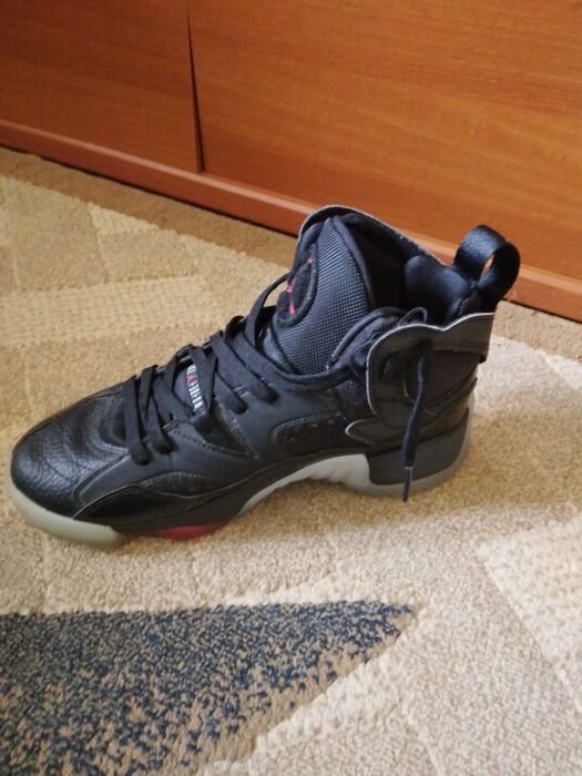 Jumpman two trey black/university red-black