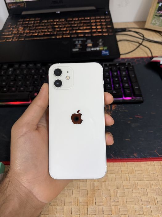 Vand iPhone 12 alb memoria 64 GB