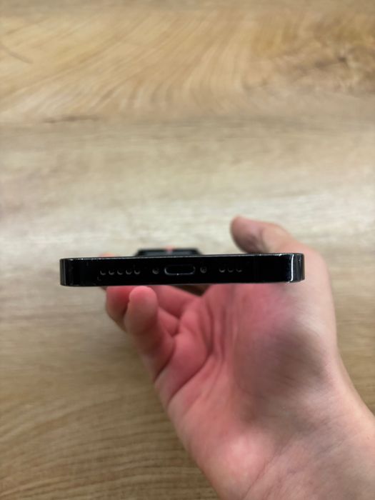 iPhone 14 Pro Space Black/128 GB. Два калъфа+оригинално зарядно.