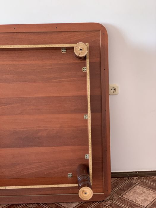 Стол для гостиной (ножки съемные)