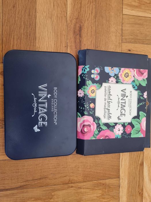 Комплект гримове козметика сенки хайлайтър и гъба