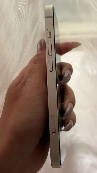Продавам Iphone 14 бял