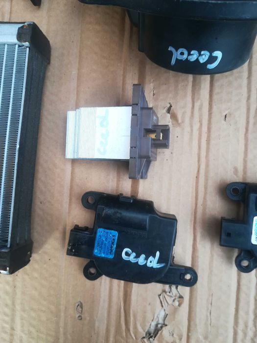 Kia Ceed Киа Сийд Сиид радиатор вентилатор моторче мотор реостат парно