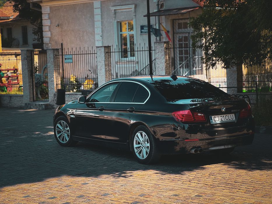Bmw Seria 5 F10 520d 184 CP • 2011 • Manuală 6 trepte • Bi-Xenon