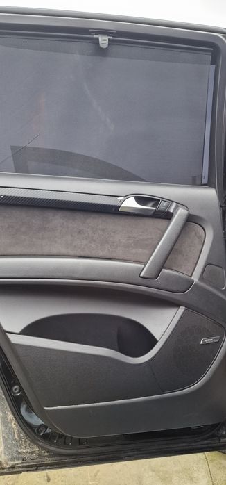 Fete usi audi Q7 cu perdelute  Lumini ambientale și Bose