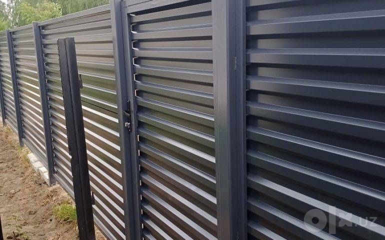Заборы из металлопрофиля и металлические жалюзийные заборы под заказ