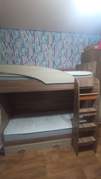Продам кровать двухярусную