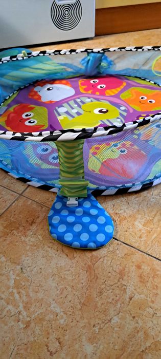 Кошара за активна гимнастика и играчки.