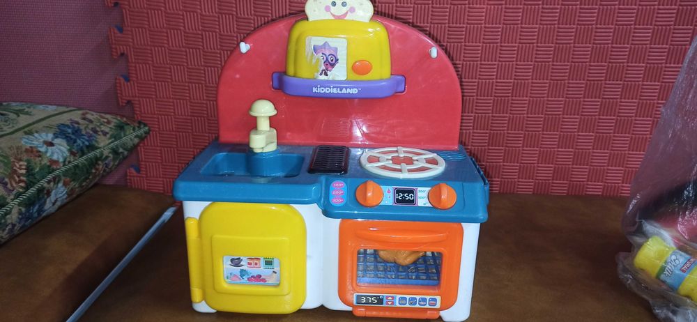 Продам игрушки парикмахерская и кухня