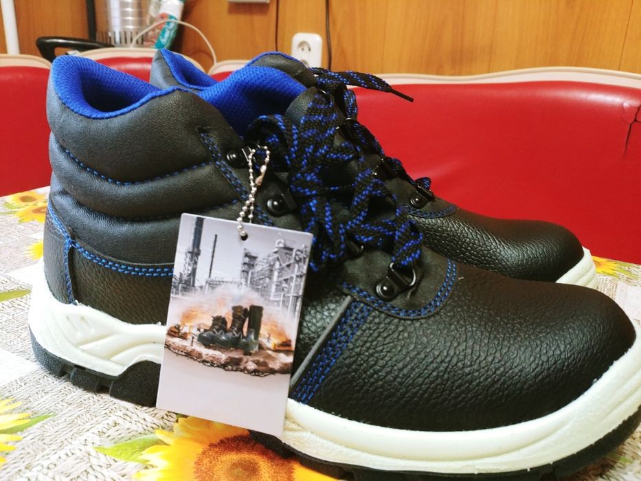 Продаю мужские рабочие ботинки