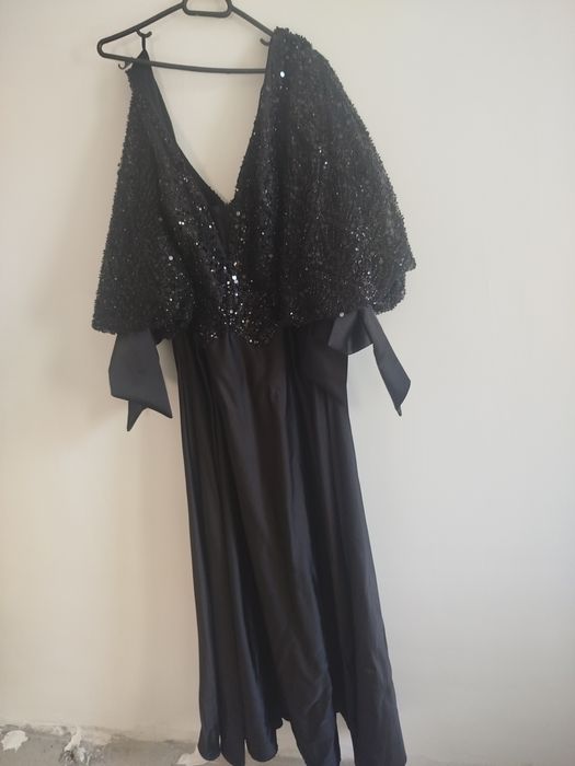 Черна рокля носена е само няколко часа