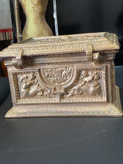 Cutie artdeco din bronz