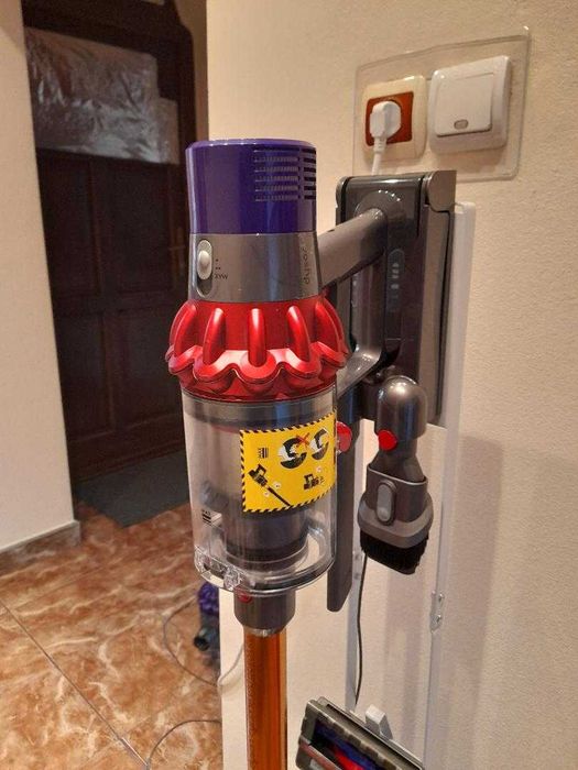 De vanzare Dyson Cyclone V 10 Absolute cu perie laser originala