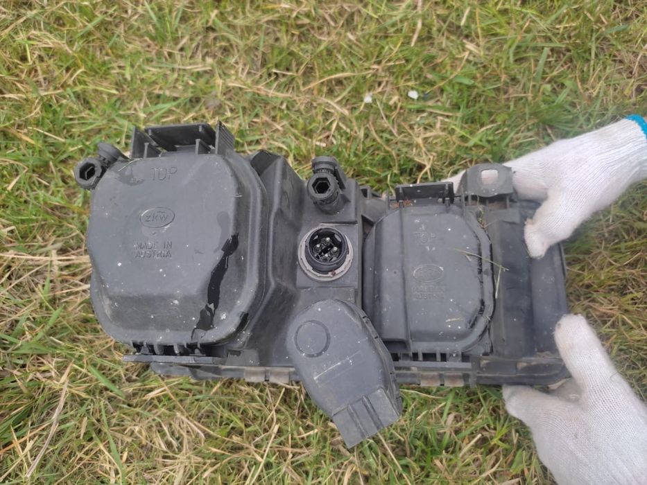 Продам фар BMW 3