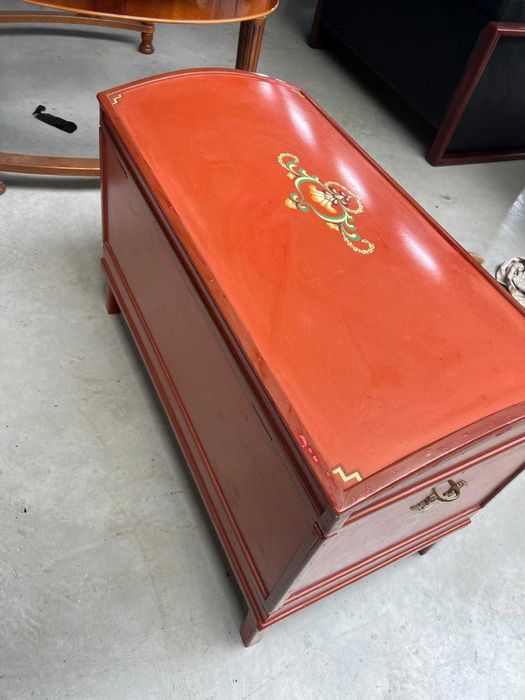 Cufar pictat de dimensiuni mari!