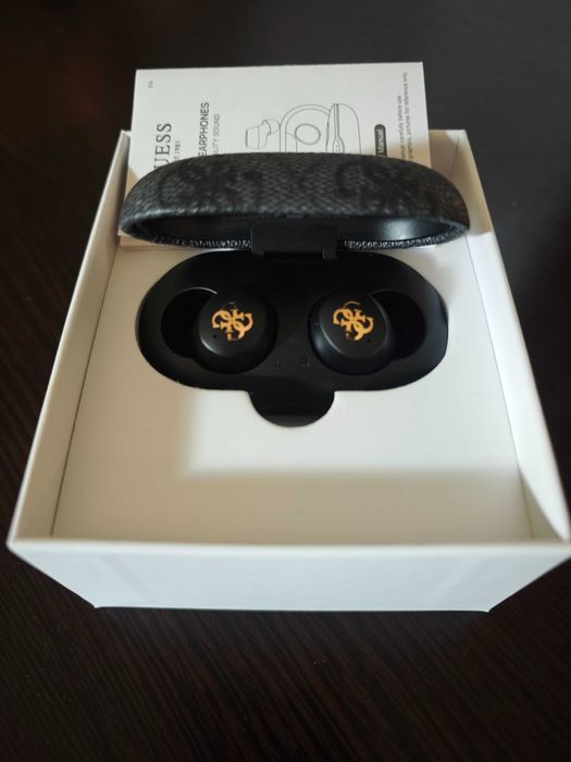 Безжични слушалки, Guess