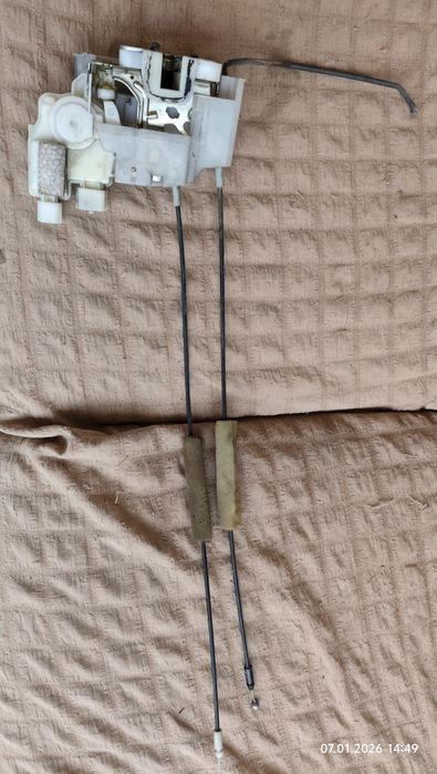 Замок двери от Субару легаси бл5