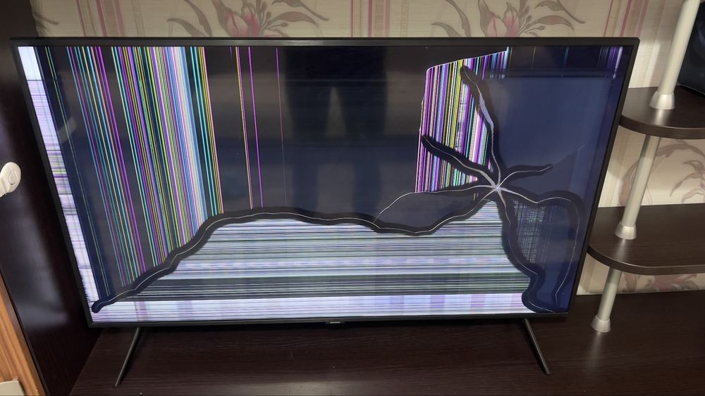 Продам телевизор на запчасти