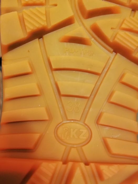 Продаём рабочие ботинки летний 38 размер .