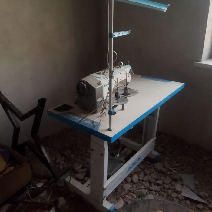 Машинка швейная.