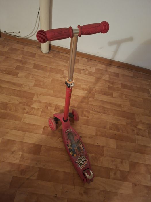 Детский самокат .
