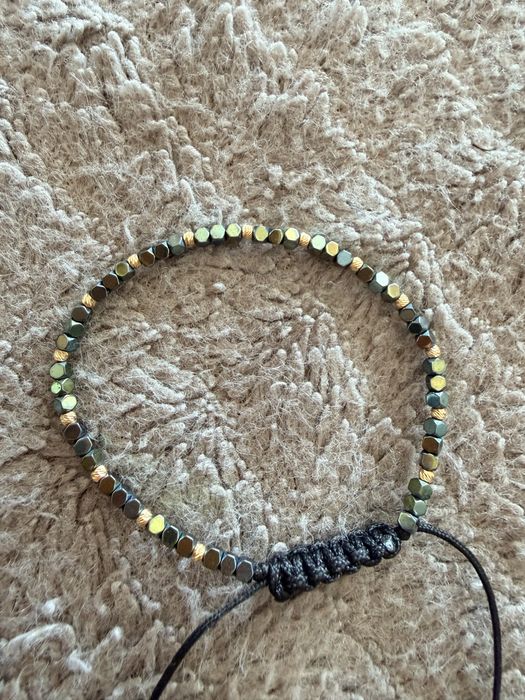 Bratara cu bile de aur