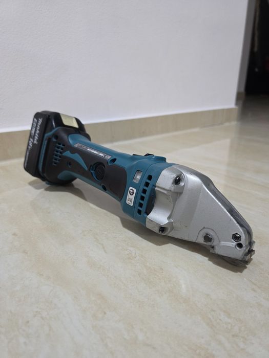 Aparat masina Foarfeca de taiat tabla Makita DJS 161