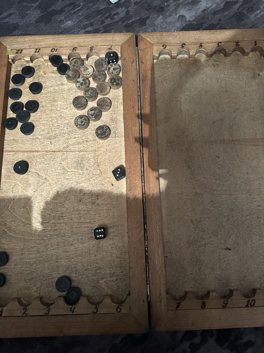 Нарды лежат без дела