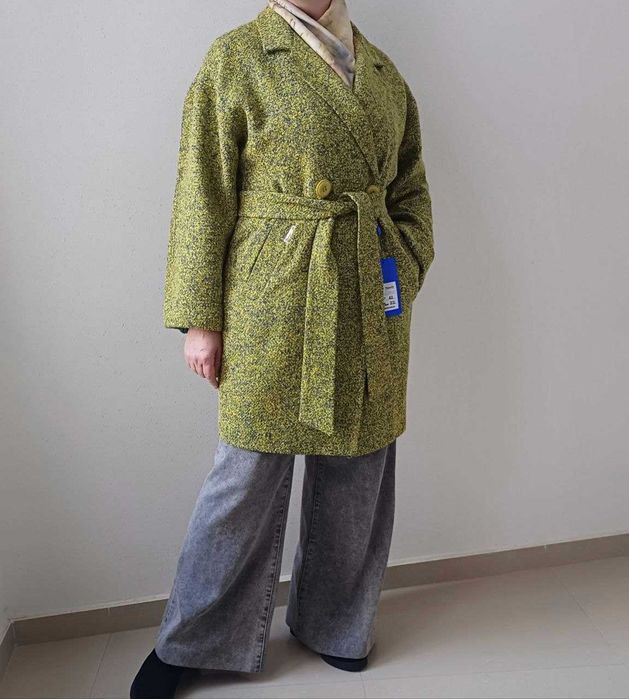 НОВО (100% вълна) стилно дамско палто, размер S-М