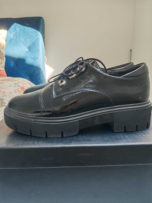 Pantofi negri femei cu sireturi