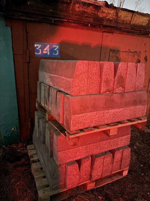 Продам бардюры 24 штуки на потдоне