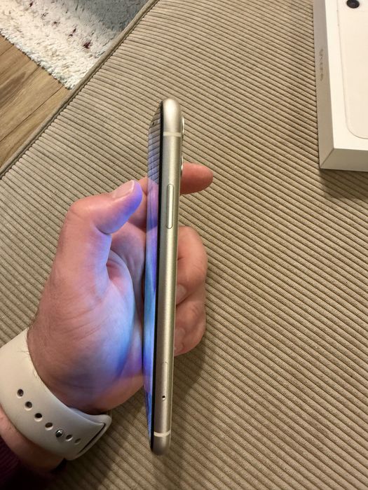iPhone 11 бял - без забележки, 64 gb - пълен комплект - батерия 79%