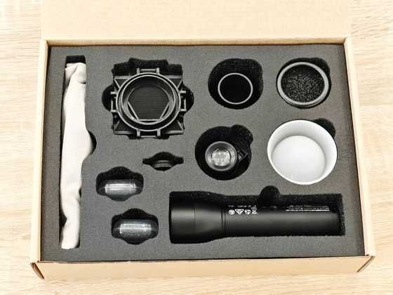 „Lumină video LED portabilă SmallRig RF 05B, cu fascicul reglabil (zoom)”