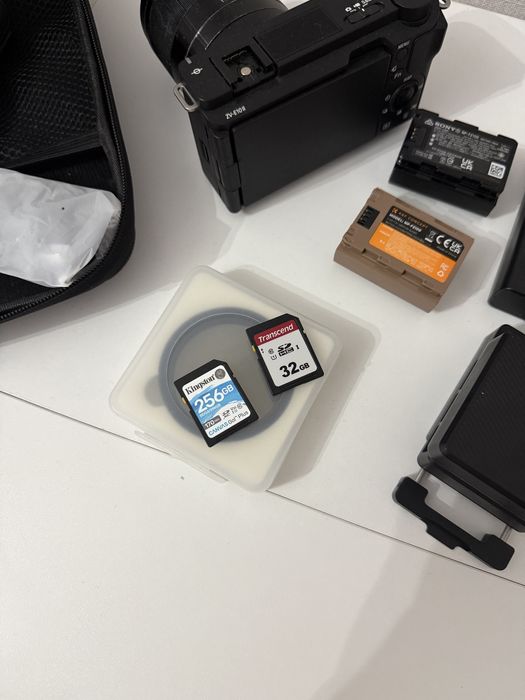 Комплект SONY ZV-E10 2 + объектив 50mm sony