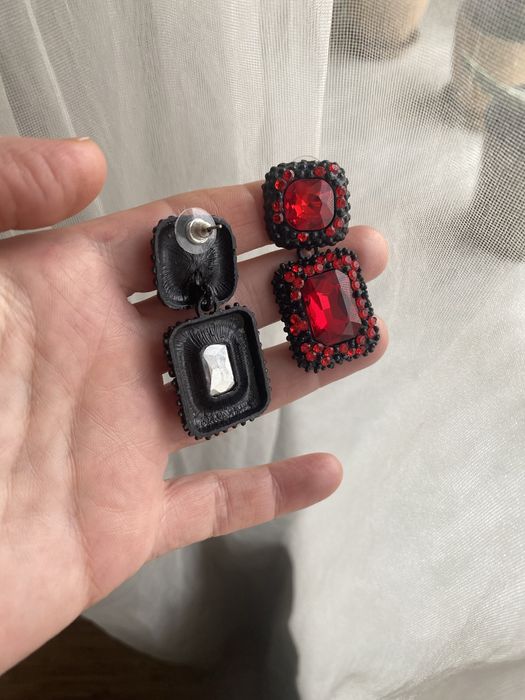 серьги длинные..