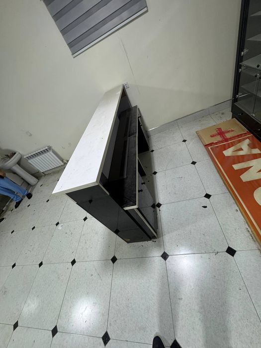 Parfumeriya magazin va telefon magazinla uchun stelaj sotiladi jami 18