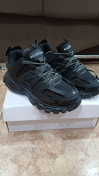 Продам кроссовки