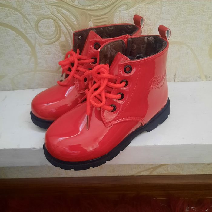 Детиский сапаги,цвет красный