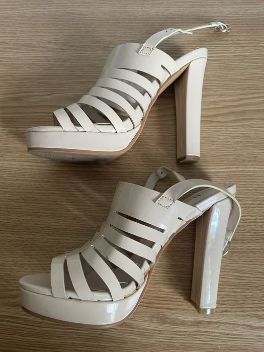 Sandale cu toc nude 35