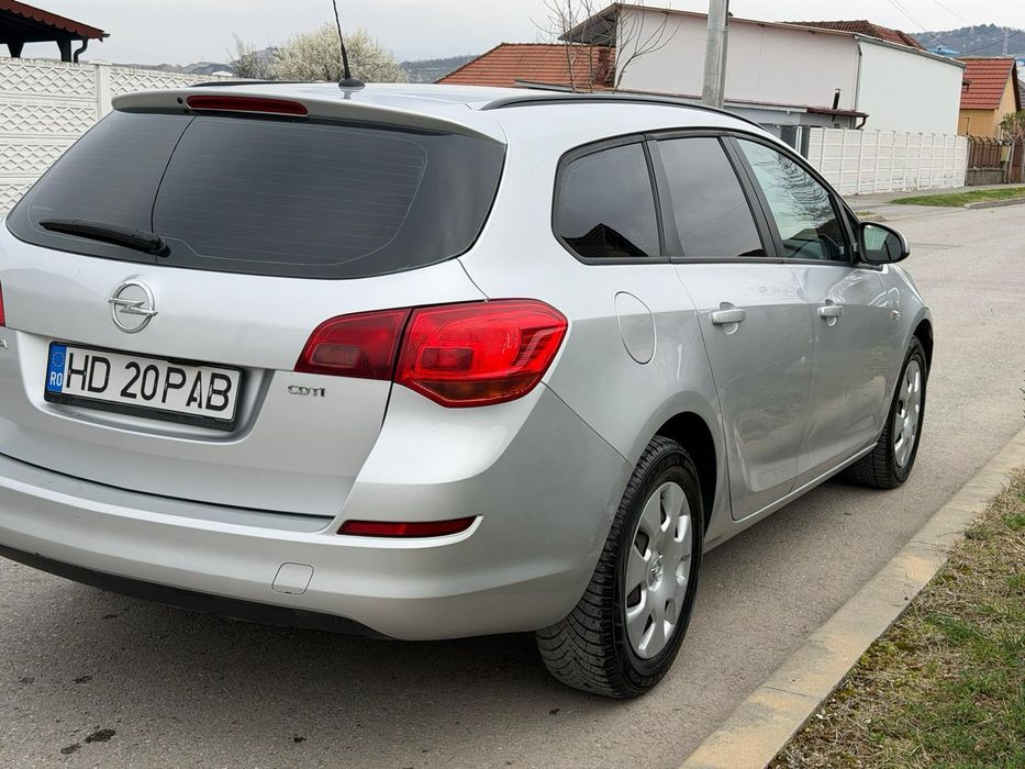 Opel astra j an 2011