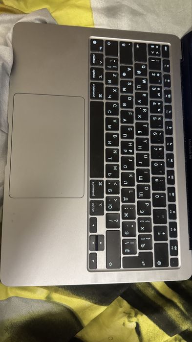 Продам macBook air 2020