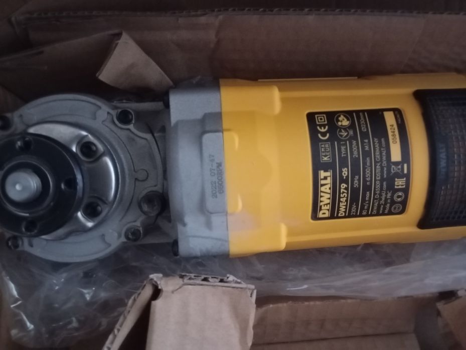 Продам болгарку DeWalt
