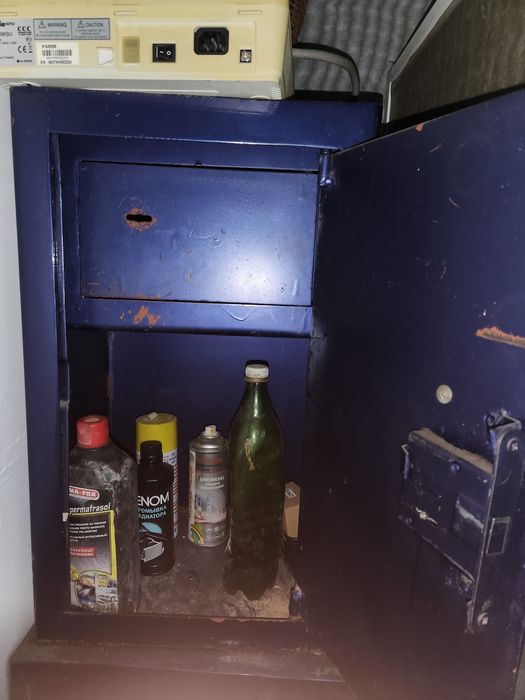 Продам небольшой сейф