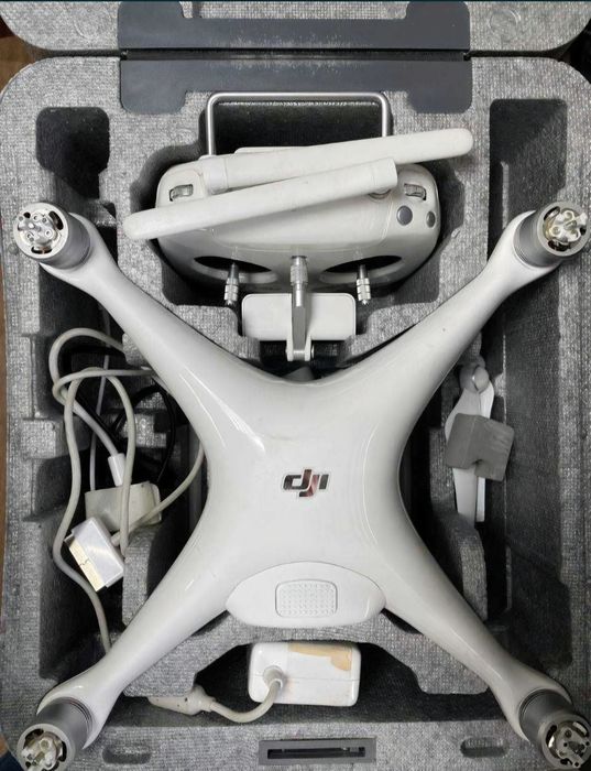 Продам квадрокоптер DJI phantom 4