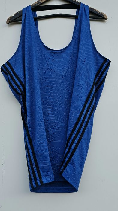 Adidas оригинална дамска рокля М размер